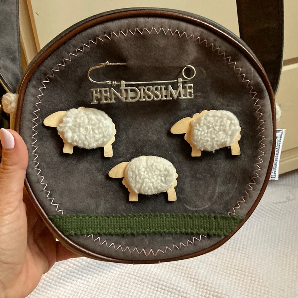 Fendissime 🐑 👛 vintage bag. So cool!!